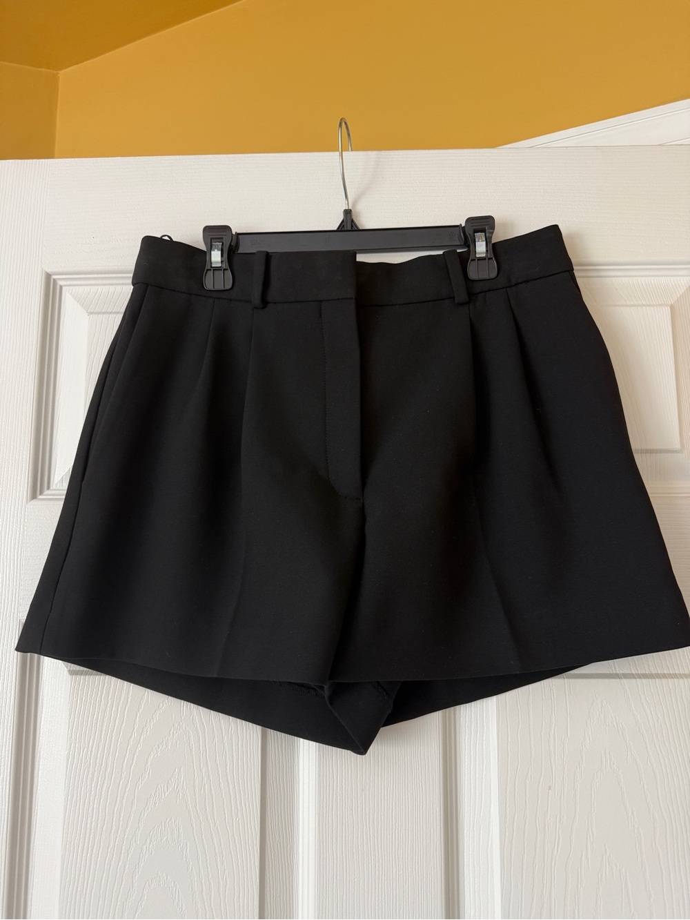 Aritzia Babaton Black Pleated Mini Shorts | NWT